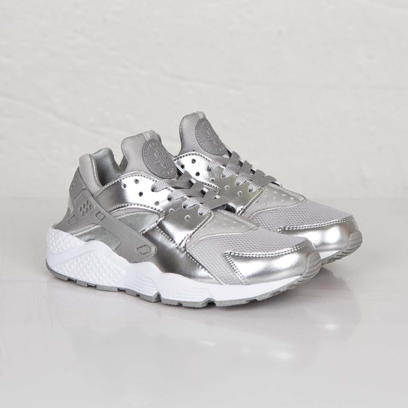 nike air huarache metallic silver